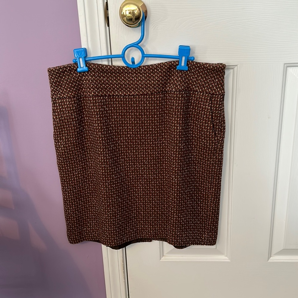 Loft lined woven skirt with pockets. Size 12.